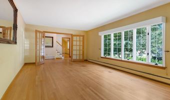 60 Boulder Dr, Auburn, ME 04210