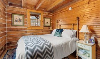 10510 Deer Dr, Birdseye, IN 47513