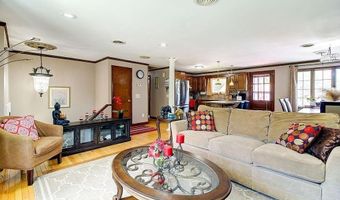21 Beacon St, Johnston, RI 02919