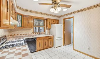 60 Pelican Dr, Bayville, NJ 08721