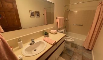 319 Kaelepulu Dr 202, Kailua, HI 96734