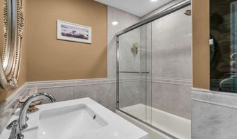 12 White Oak Ln 112, Aberdeen, NJ 07747
