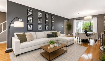 904 S MONROE St, Arlington, VA 22204