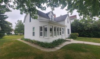 814 Sinclair St, Bottineau, ND 58318
