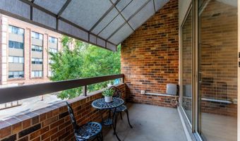 1763 S HAYES St 2, Arlington, VA 22202