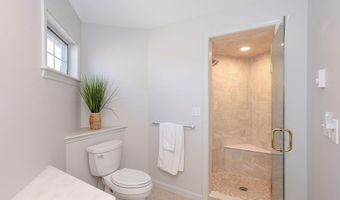 8 Key Ct, Newport, RI 02840