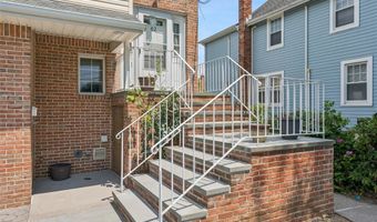 62 Crosby Ave, Albertson, NY 11507