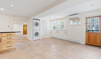 441 21ST St NE B, Washington, DC 20002