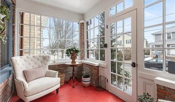 21 Bedlow Ave, Newport, RI 02840