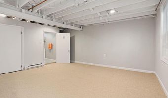 1033 N MONROE St, Arlington, VA 22201