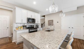 800 Dipper Ln 3, Aurora, OH 44202