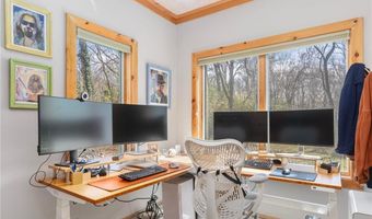 85 Gondola Ave, Jamestown, RI 02835