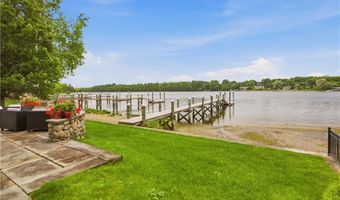 11 Opechee Dr, Barrington, RI 02806