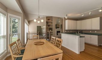 573 Castle Ridge Dr, Ballwin, MO 63021