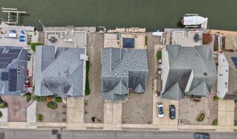 18 Peaksail Dr, Bayville, NJ 08721