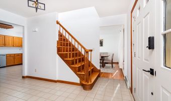 8 Phoebee Ln, Brookfield, CT 06804