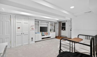 9302 W PARKHILL Dr, Bethesda, MD 20814