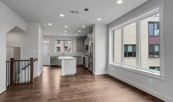 6940 ROCKLEDGE Dr, Bethesda, MD 20817