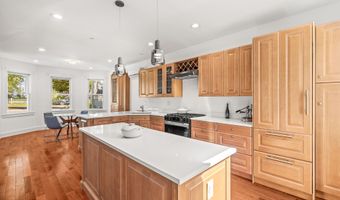 73 3rd Ave, Atlantic Highlands, NJ 07716