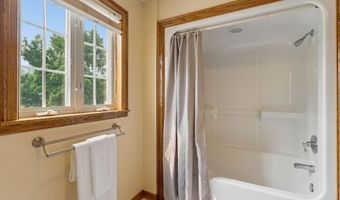 W2880 OAKRIDGE Drive, Appleton, WI 54915