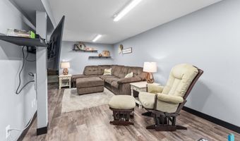 112 E Glenwood Dr, Brandon, SD 57005