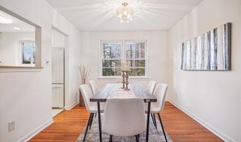 8928 CHELTONHAM Pl, Annandale, VA 22003