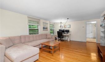 325 Shady Hill Dr, East Greenwich, RI 02818