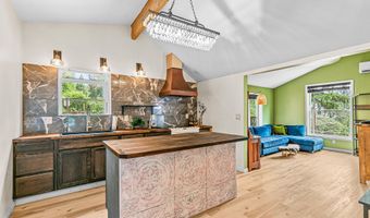 220 Nutley St, Ashland, OR 97520