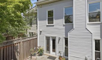 2712 KENWOOD Ave, Alexandria, VA 22302