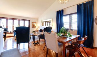 2042 S Goebbert Rd, Arlington Heights, IL 60005