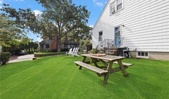 6 Cliff Ter, Newport, RI 02840