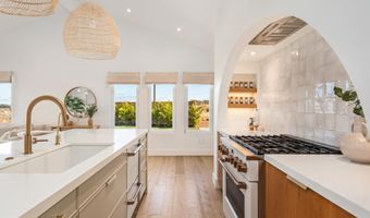 2040 KANAKANUI Rd, Kihei, HI 96753