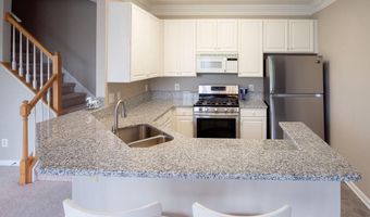 1819 KENWOOD Ave 303, Alexandria, VA 22302