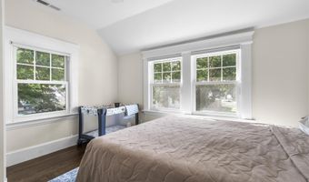 20 Bradley Ave, Branford, CT 06405