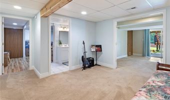 638 Oak Springs Trail Dr, Ballwin, MO 63021