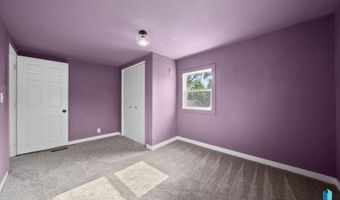 606 N 3rd St, Beresford, SD 57004