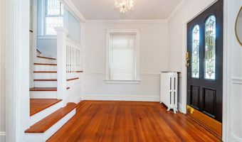 5 Gardiner St, Newport, RI 02840