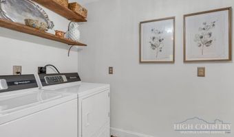 165 Leighway Ln, Banner Elk, NC 28604