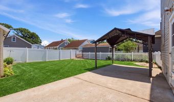 30 W Park Ave, Avenel, NJ 07001