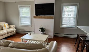 53 Center Ave, Middletown, RI 02842