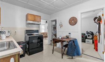 28 Young St, Newport, RI 02840