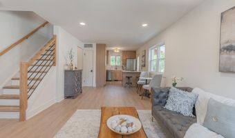 57 GARDEN Dr, Alexandria, VA 22304