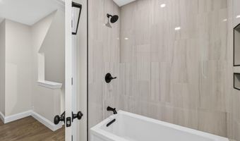 335 Raymond Rd, Chester, NH 03036