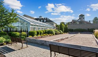 25 Brentwood Cir 25, Danbury, CT 06810