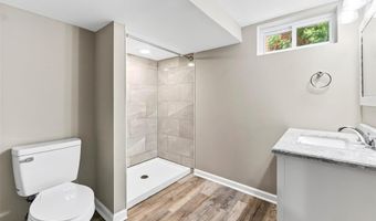 1014 Bedford Ln, Ballwin, MO 63011