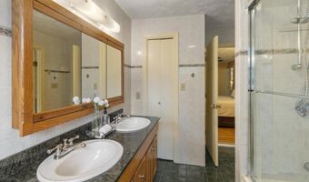14 Olde Berry Rd, Andover, MA 01810