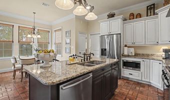 930 Caroline Dr, Biloxi, MS 39532