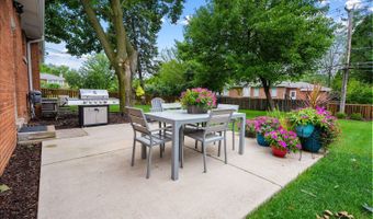 1302 W Campbell St, Arlington Heights, IL 60005
