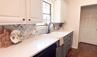 818 S OAK St, Archer City, TX 76351