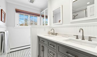 15 Queens Ln, Darien, CT 06820